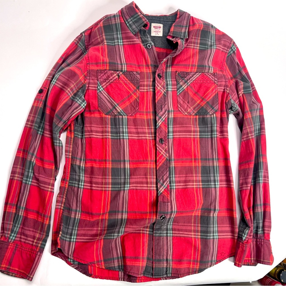 Light worn, super soft and comfy Mossimo Plaid Button-down.